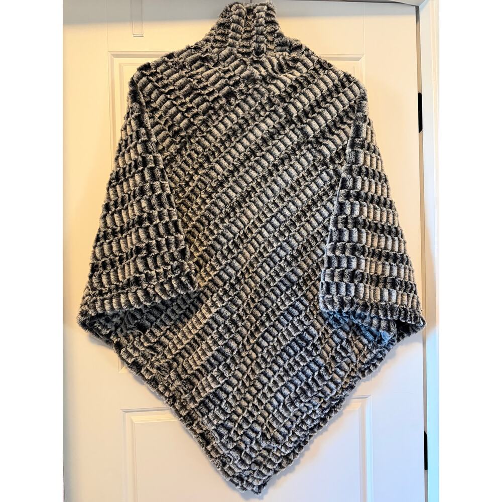 Madison 88 Faux Fur Poncho, Women's One Size - Picture 3 of 5